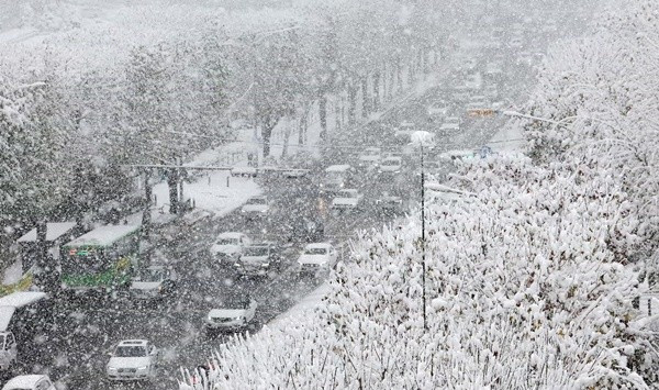 Tuyết phủ trên con đường ở Seoul